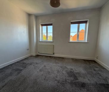 3 bedroom end of terrace house to rent - Photo 2