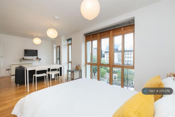 Studio to rent - Photo 1