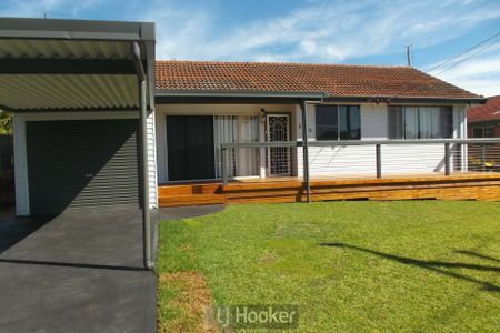 THREE BEDROOM FAMILY HOME - Photo 4