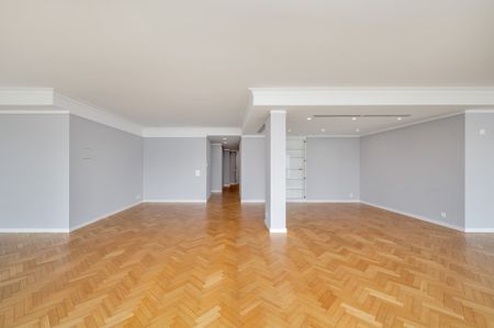 LUSSUOSO ATTICO DI 6,5 LOCALI CON VISTA LAGO - Foto 2
