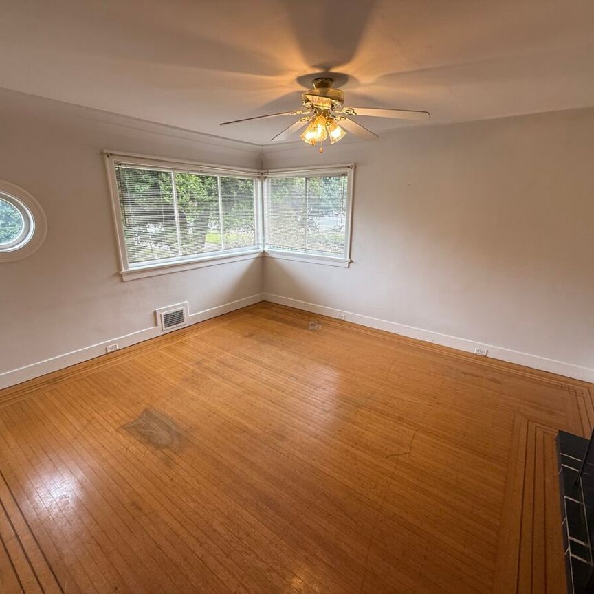 Spacious 4 Bedroom Home in East Abbotsford – 2 Weeks Free Rent! - Photo 1