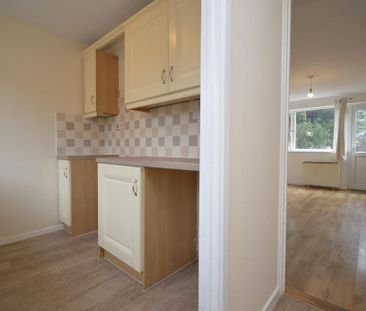 2 bedroom semi-detached house to rent - Photo 4