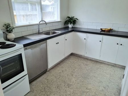 Great 3 Bedroom house in PILLANS POINT LOCATION - Photo 3
