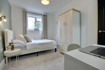 Avenue Road, Gosport - Photo 2