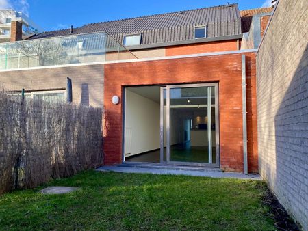 Pareltje aan de Leie met 3 slaapkamers, zuid gerichte tuin en garage in centrum van Kortrijk - Photo 2