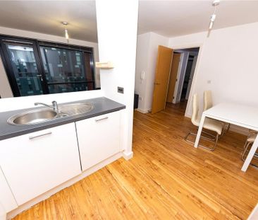 3 bedroom flat to rent - Photo 6