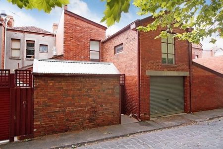 UNIQUE PROPERTY IN THE HEART OF SOUTH MELBOURNE - Photo 4