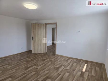 Pronájem bytu 3+1 Všejany - Photo 3