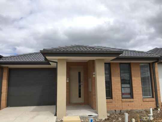 Close to Tarneit Train Station&period; - Photo 1