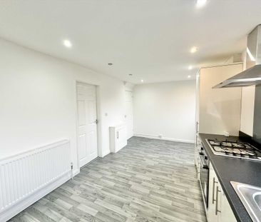 Listowel Crescent, Clifton, Nottingham - Photo 5