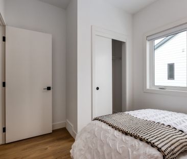 Pet-Friendly Modern 3 Bedroom Townhouse in Capitol Hill - Photo 5