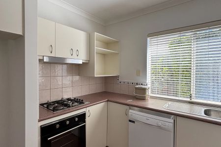 Spacious 3-Bedroom Home in Prime Ardross Location - Photo 2