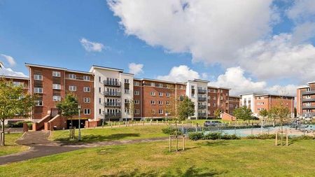 Kingsquarter, Maidenhead, Berkshire, SL6 - Photo 3