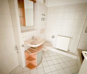 Stilvoll wohnen mit Plus: 3 Zimmer, Balkon und bequemer Parklösung - Photo 2