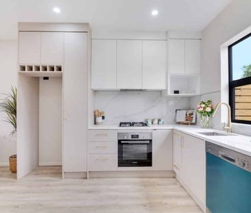 Modern 3 Bedroom Townhouse - Photo 3