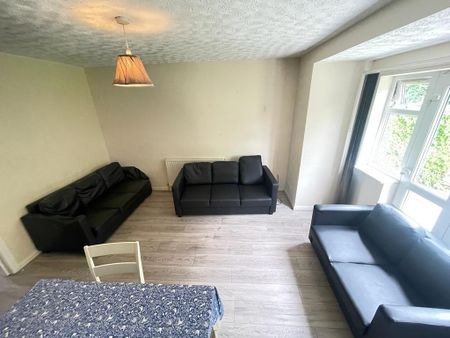 4 bedroom terraced house to rent - Photo 2