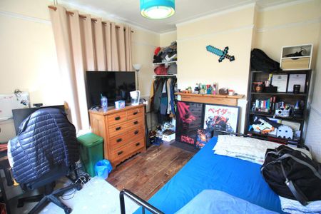 3 bedroom end of terrace house to rent - Photo 3