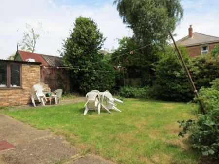Bedroom First Floor Flat In Charminster, BH3 - Photo 2