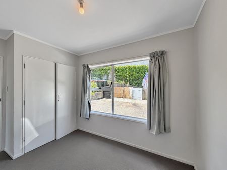 Affordable 2 bedroom unit in Onehunga - Photo 2