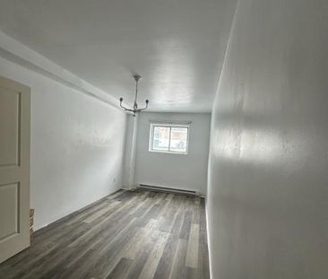 Grand 3 ½ rénové, lumineux, tout inclus - Emplacement de choix à St... - Photo 3