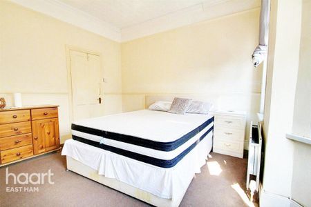 4 bedroom terraced house to rent - Photo 5