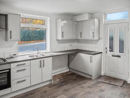 2 bedroom end of terrace house to rent - Photo 4