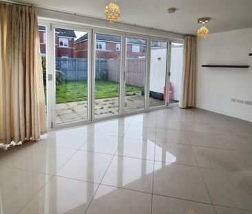 Leicester Square, Crossgates, Leeds - Photo 1