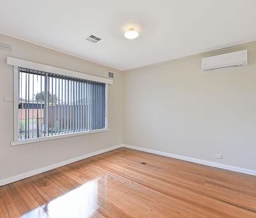 Classic Charm & Spacious Family Living in Keilor East! - Photo 6