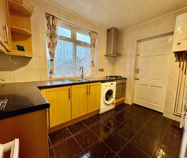 2 Bed Maisonette, Lyne Court, NW9 - Photo 4