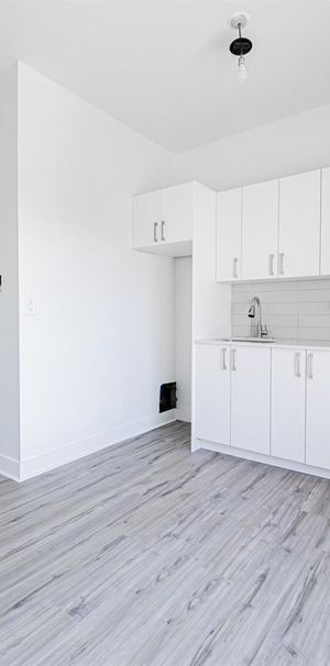 1 Bed, 1 Bath - 147 Boulevard Crémazie Ouest, Montréal - Photo 1