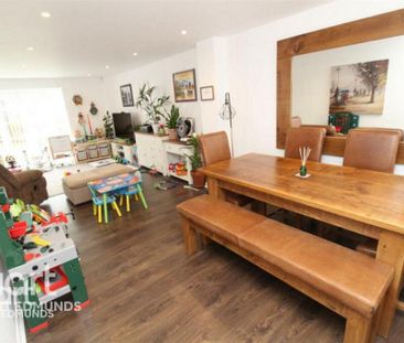 6 bedroom detached house to rent - Photo 3