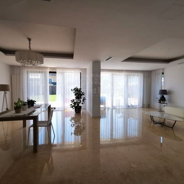 Special Seven Bedroom Villa with Pool - American International School - Photo 1
