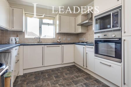 2 bedroom bungalow to rent Willow Walk, Redhill, Surrey, RH1 - Photo 3