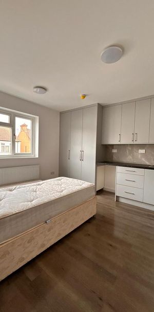 Studio to rent - Photo 1