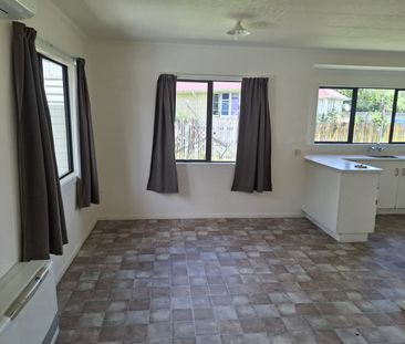 This is a very tidy easy-care home, features three double bedrooms,... - Photo 4