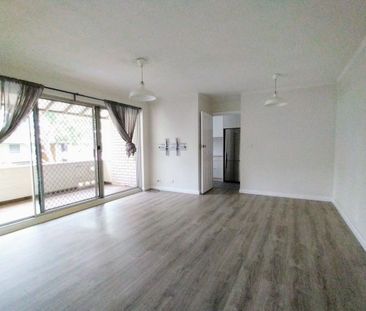 Renovated Apartment In Ultra Convenient Location - Photo 3