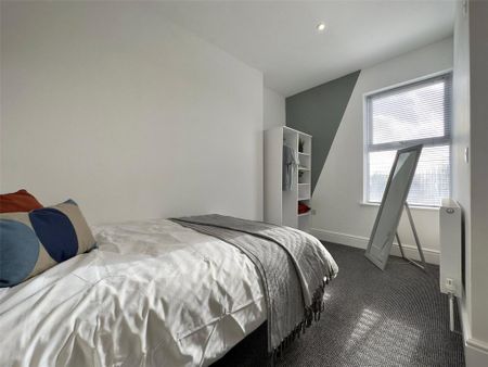 1 bedroom in a house share to rent - Photo 3