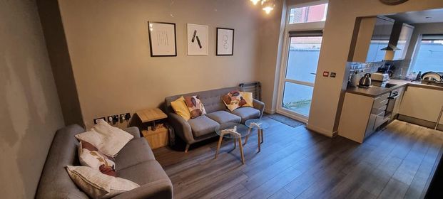 1 bedroom in a house share to rent - Photo 1