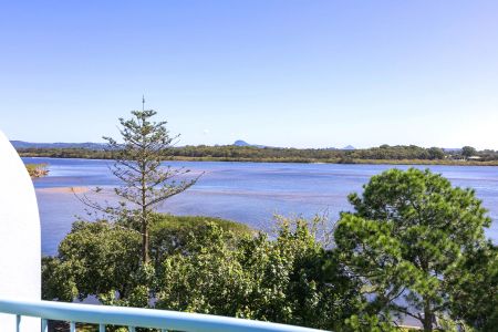 Immaculate 3-Bedroom Furnished Apartment with Private Rooftop & River Views - Photo 2