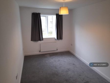 4 bedroom detached house to rent - Photo 2