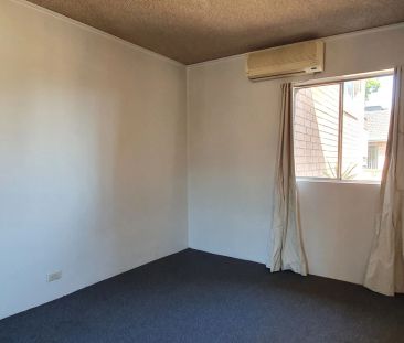 CONVENIENT LOCALE - WALK TO ALL AMENITIES - Photo 5