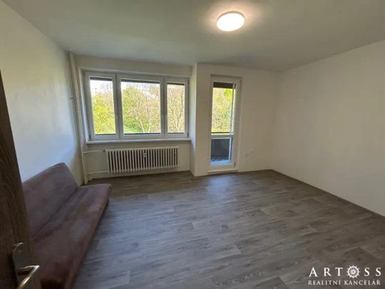 Pronájem bytu 2+1 s balkonem - ulice Slatinská, Brno-Židenice - Фото 1