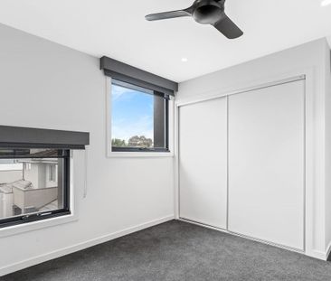 2/132 Mitcham Road, Donvale - Photo 4