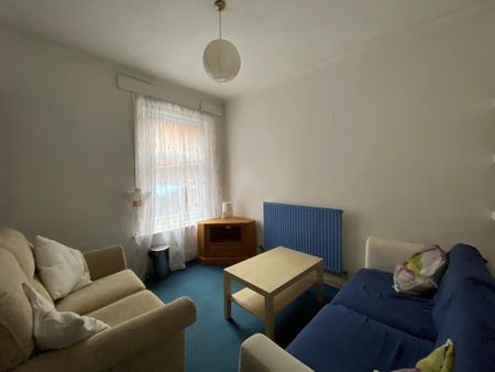 3 bedroom semi-detached house to rent - Photo 4