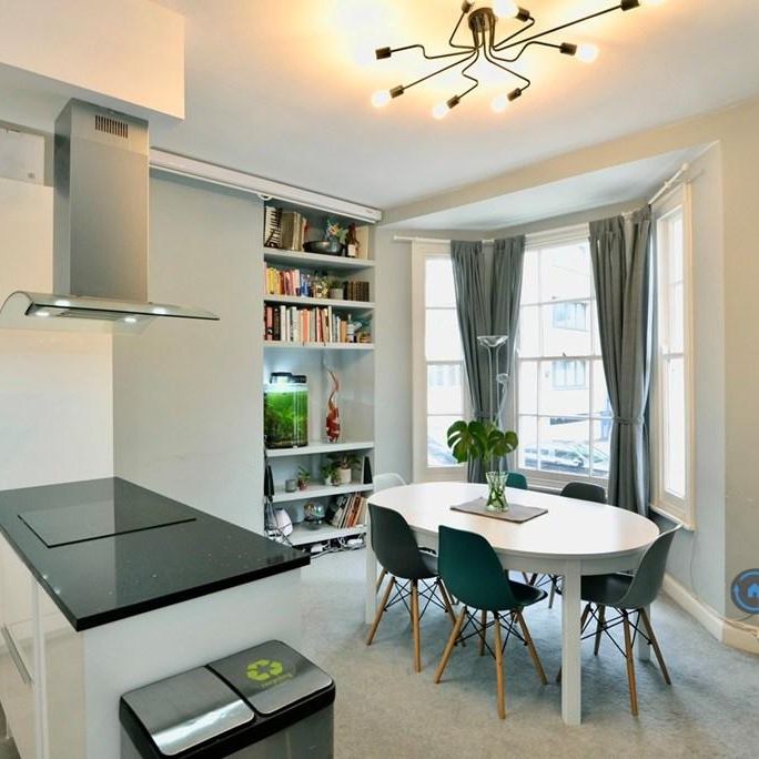 2 bedroom flat to rent - Photo 1