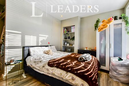 6 bedroom house to rent Hugh Oldham Drive, Salford, M7 - Photo 2