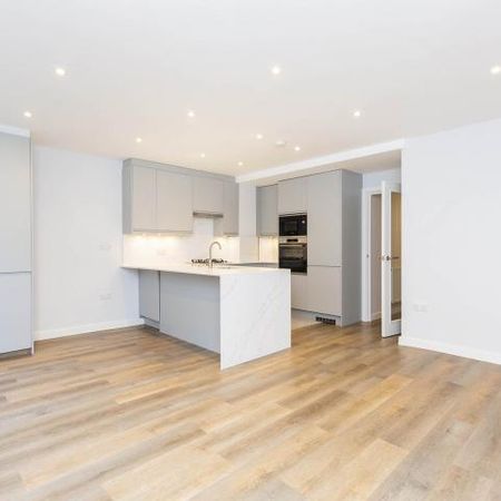 Modern and Spacious Apartment - Photo 3