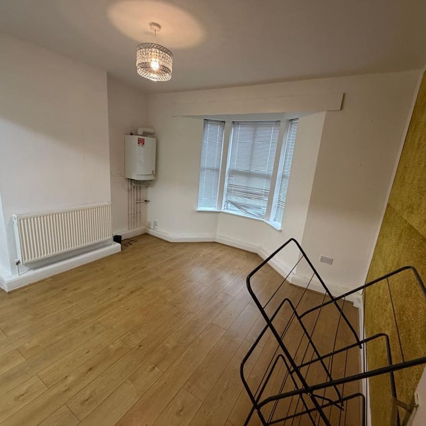 2 Bed Flat, Grange Park Road, E10 - Photo 1