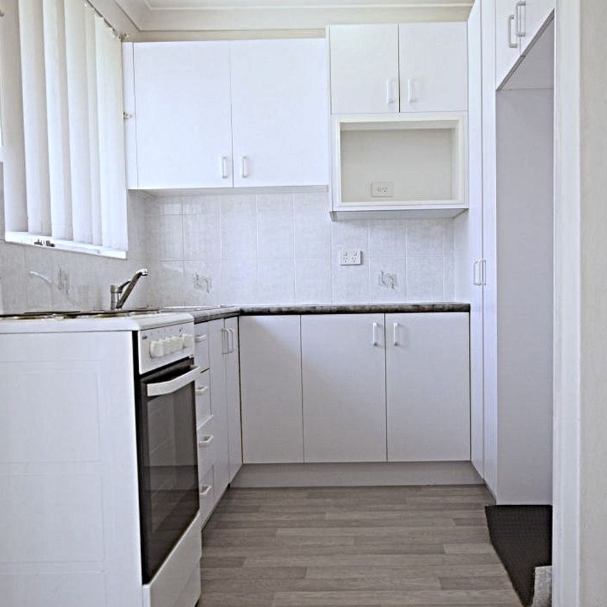 Neat and Tidy 2 Bedroom Unit in a Great Location! - Photo 1