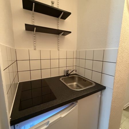 Studio lumineux avec loggia – Esplanade / rue de Rome - Photo 3